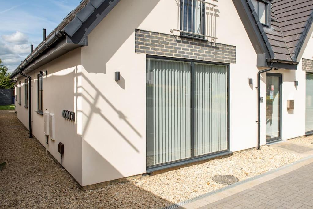 Maisy Lodge - Two Bed Lux Flat - Parking, Netflix, Wifi - Close To Blenheim Palace & Oxford - F2 Kidlington Extérieur photo