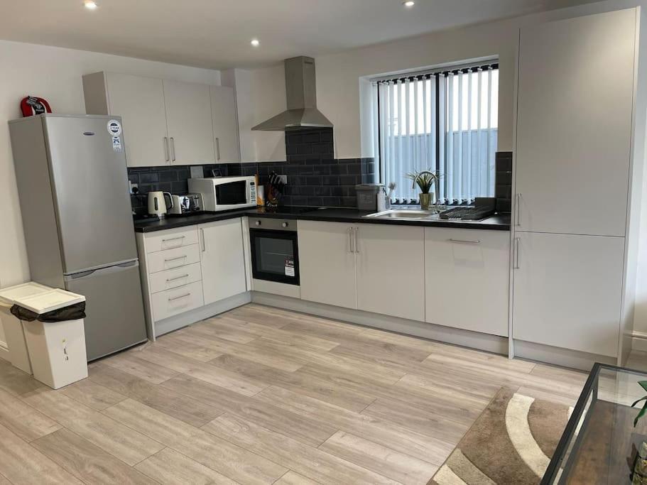 Maisy Lodge - Two Bed Lux Flat - Parking, Netflix, Wifi - Close To Blenheim Palace & Oxford - F2 Kidlington Extérieur photo
