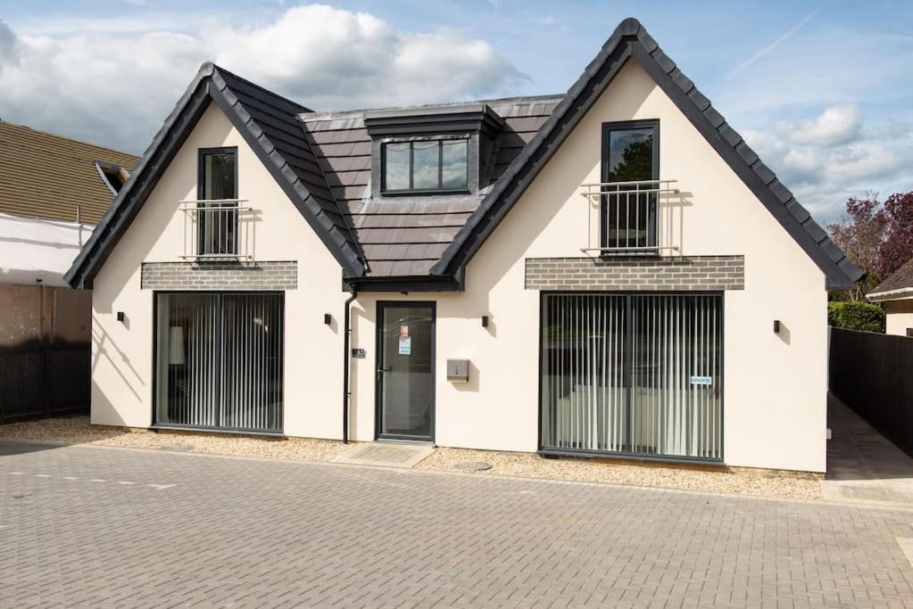 Maisy Lodge - Two Bed Lux Flat - Parking, Netflix, Wifi - Close To Blenheim Palace & Oxford - F2 Kidlington Extérieur photo