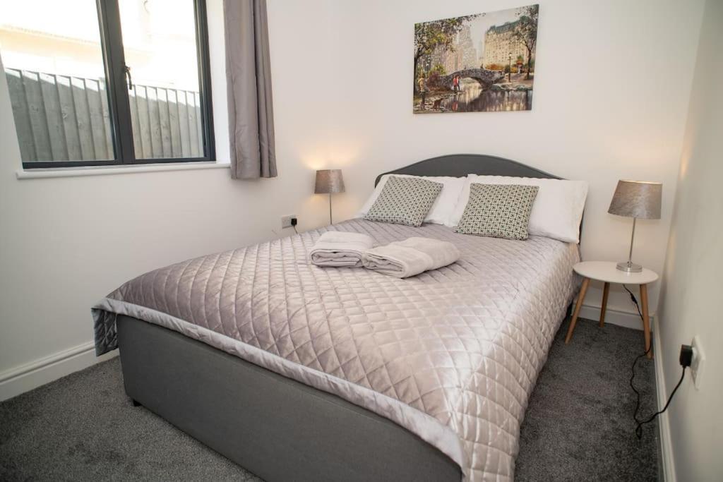 Maisy Lodge - Two Bed Lux Flat - Parking, Netflix, Wifi - Close To Blenheim Palace & Oxford - F2 Kidlington Extérieur photo