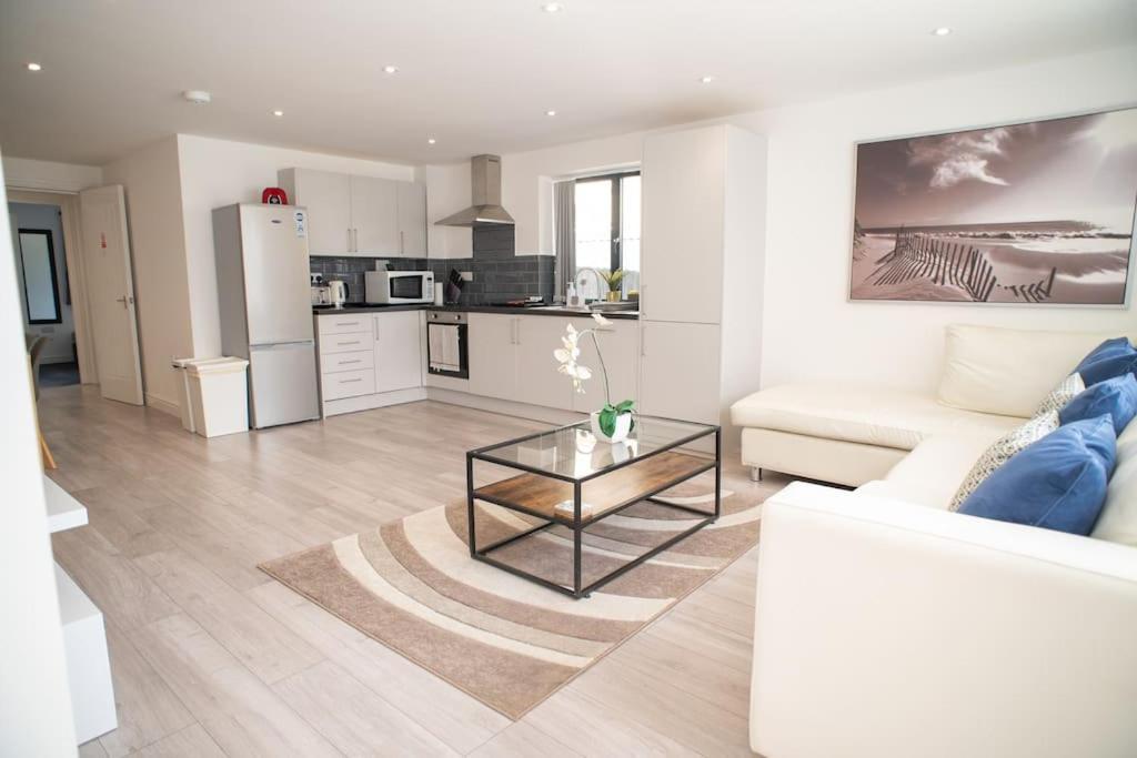 Maisy Lodge - Two Bed Lux Flat - Parking, Netflix, Wifi - Close To Blenheim Palace & Oxford - F2 Kidlington Extérieur photo