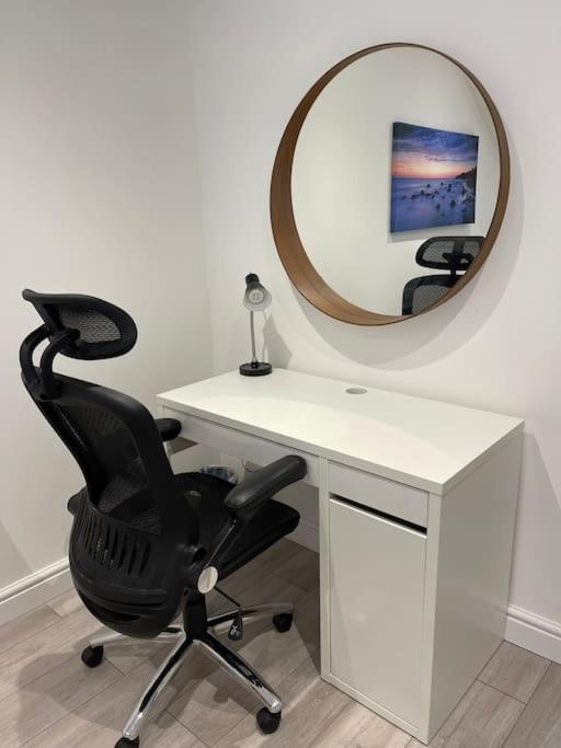 Maisy Lodge - Two Bed Lux Flat - Parking, Netflix, Wifi - Close To Blenheim Palace & Oxford - F2 Kidlington Extérieur photo
