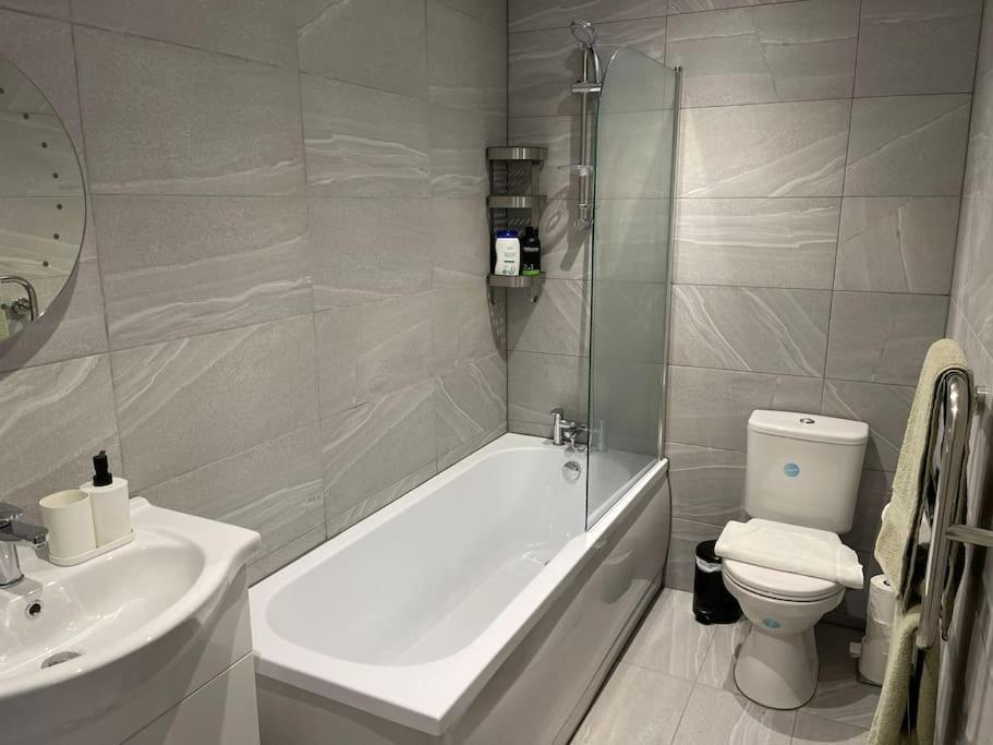 Maisy Lodge - Two Bed Lux Flat - Parking, Netflix, Wifi - Close To Blenheim Palace & Oxford - F2 Kidlington Extérieur photo