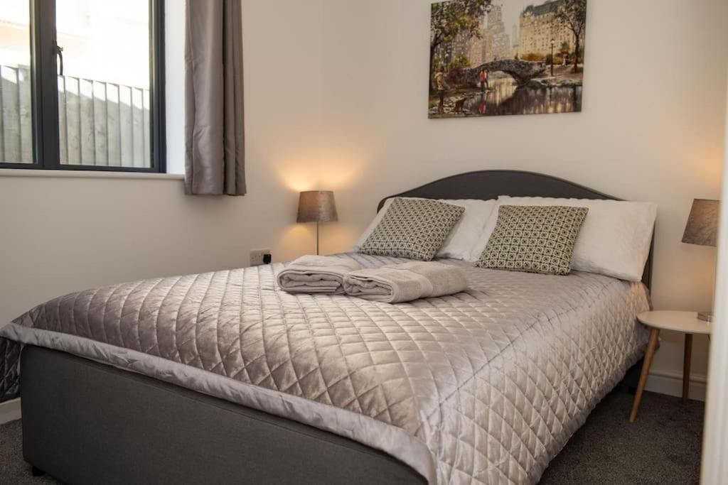 Maisy Lodge - Two Bed Lux Flat - Parking, Netflix, Wifi - Close To Blenheim Palace & Oxford - F2 Kidlington Extérieur photo