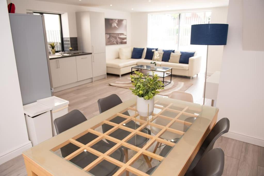 Maisy Lodge - Two Bed Lux Flat - Parking, Netflix, Wifi - Close To Blenheim Palace & Oxford - F2 Kidlington Extérieur photo